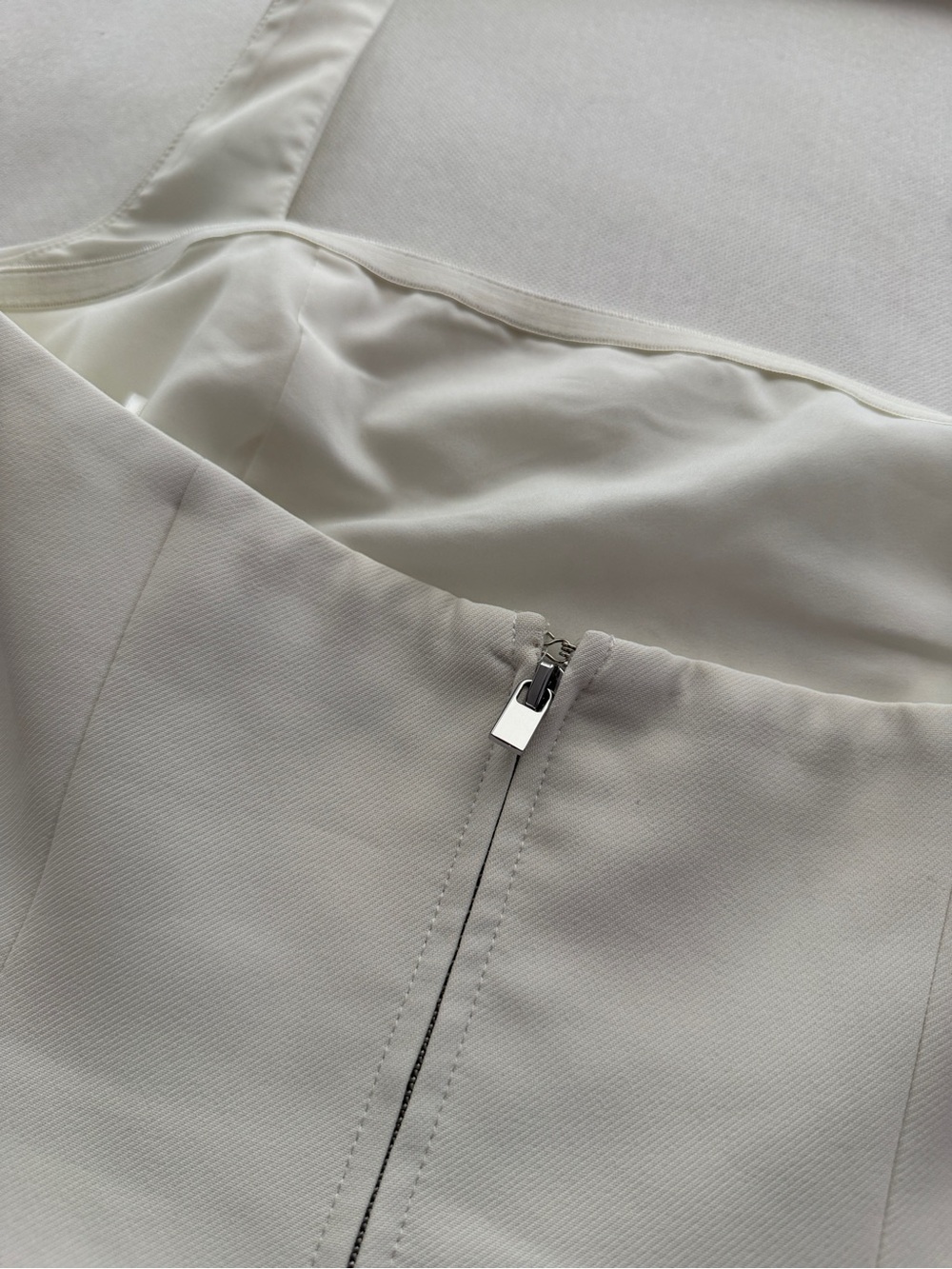 Because of Alice Effortless Tailored Halter Bodice Top - Picture 4 of 9